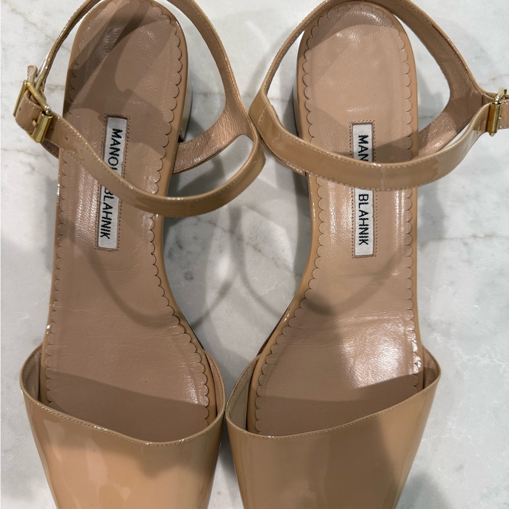 42 Manolo Blahnik Tan Women's Sandals